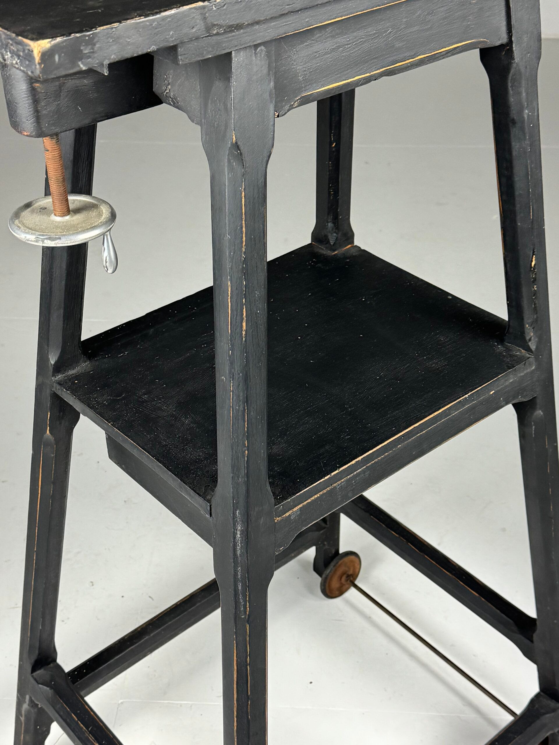 Sculpture pedestal column black