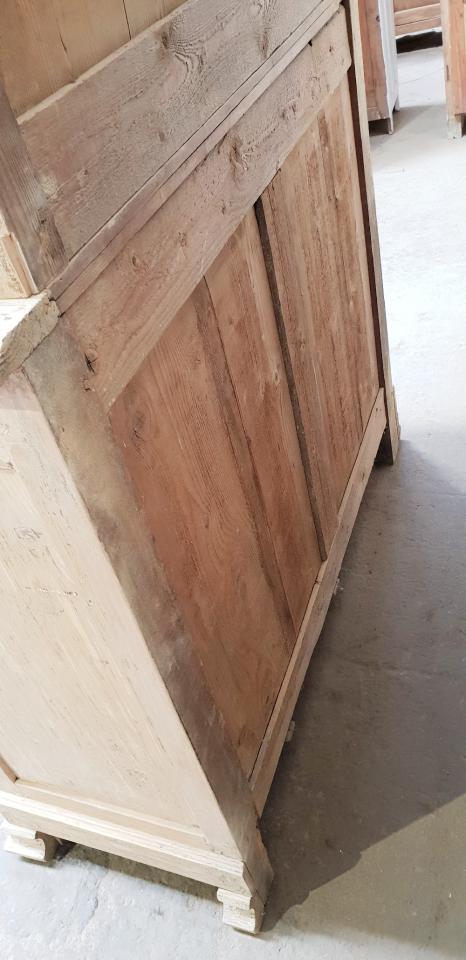 Vintage vaisselier in two bodies