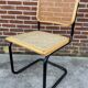 Chaise design Cesca modèle b32 en noir