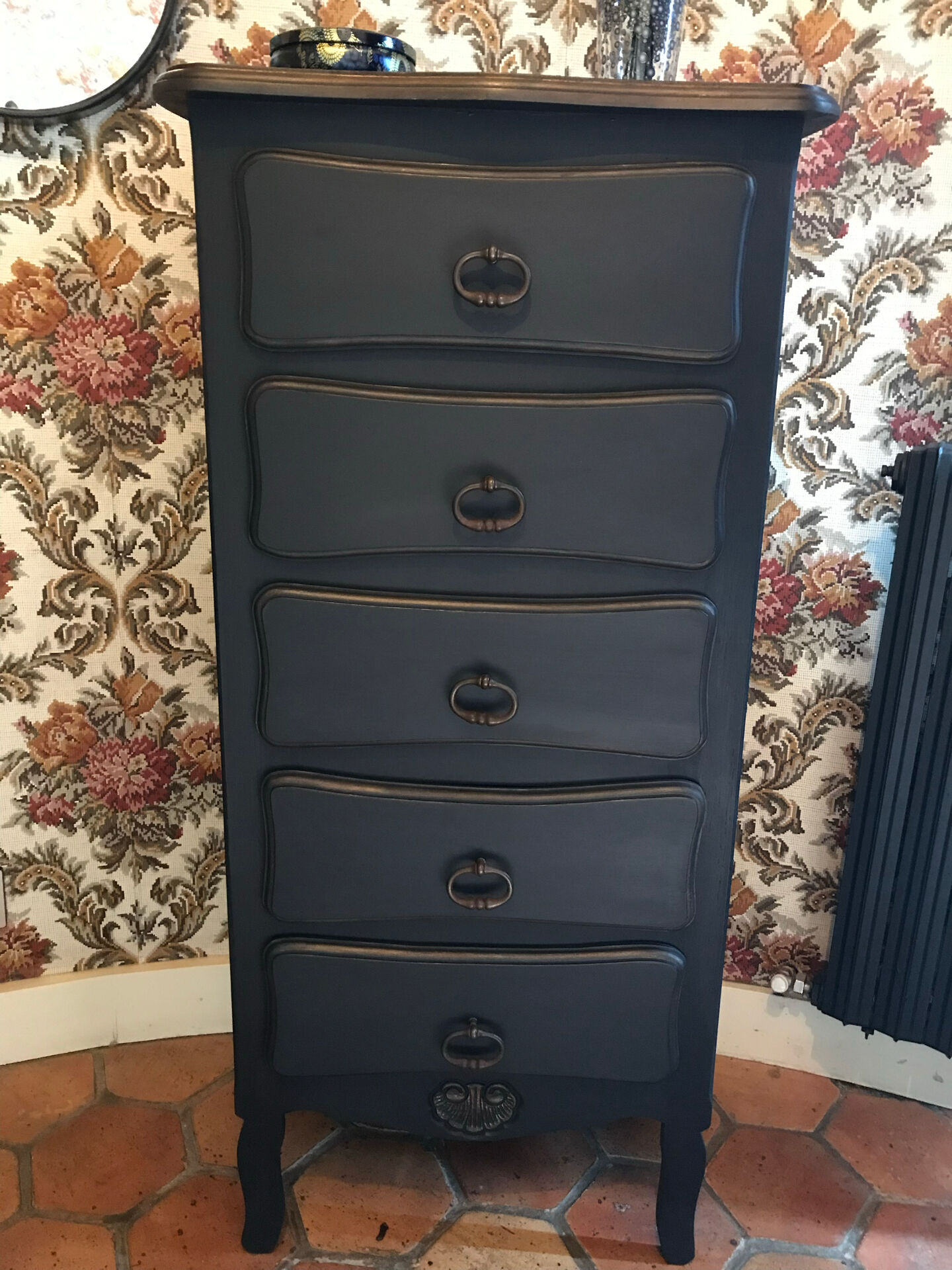 Chest of drawers