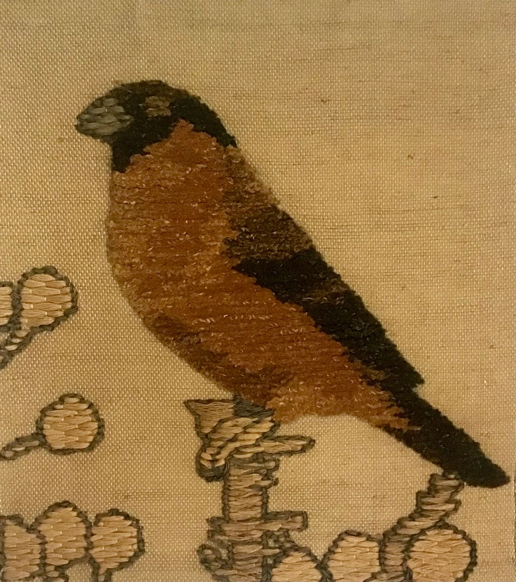 Hanging birds in natural fiber and wool