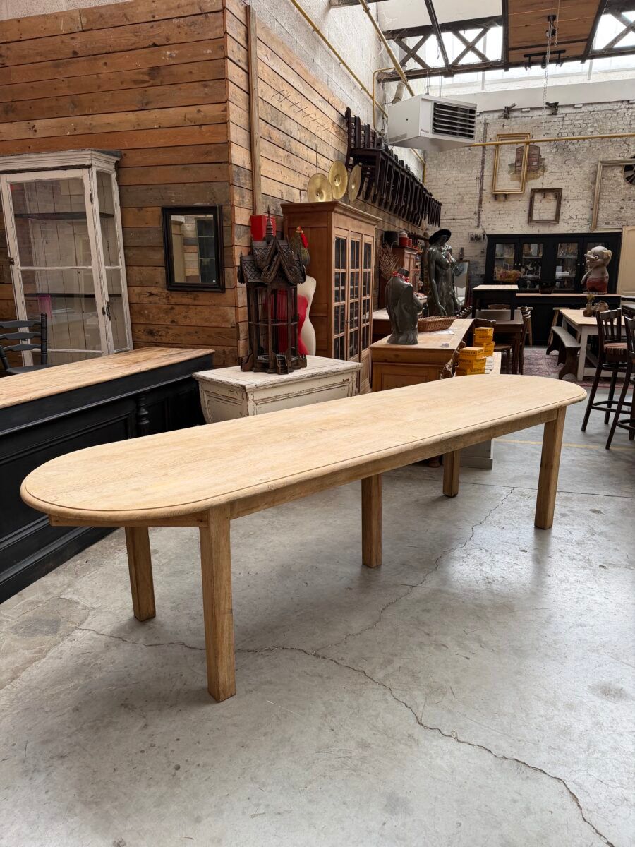 Grande table de communauté en chêne massif