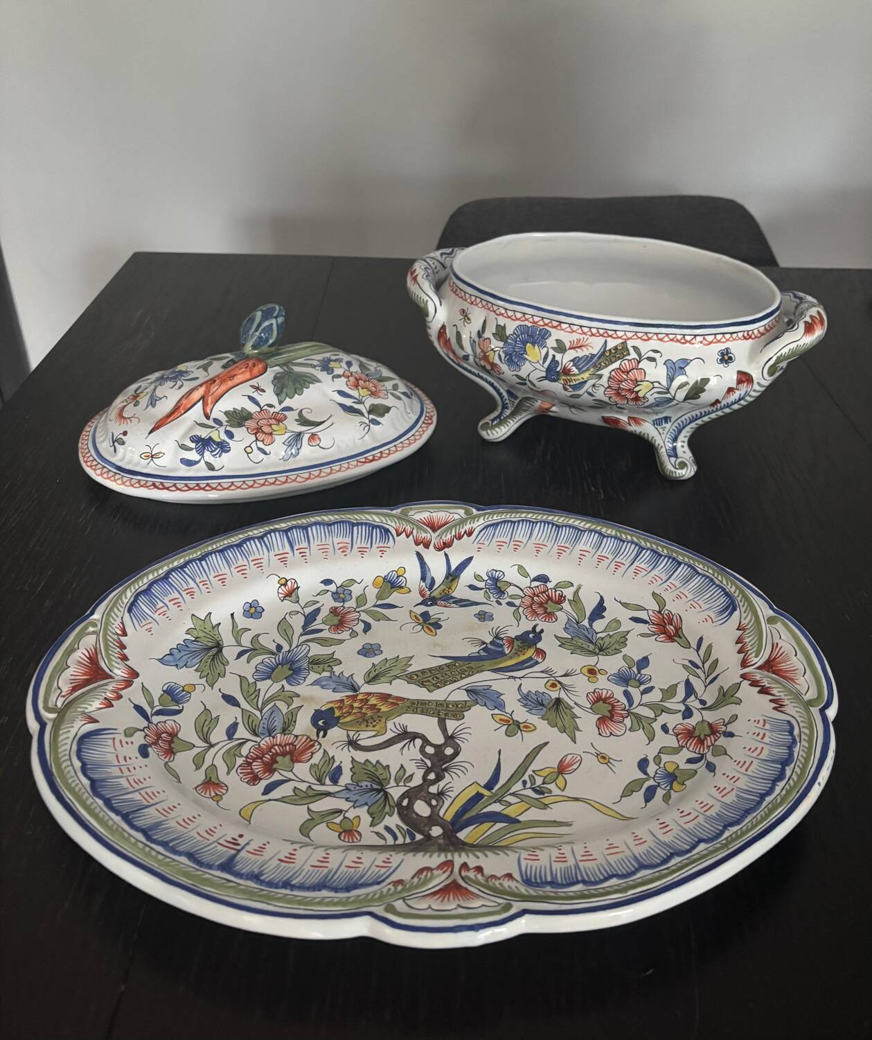 Moustiers Lallier set: soup tureen and matching 40cm dish