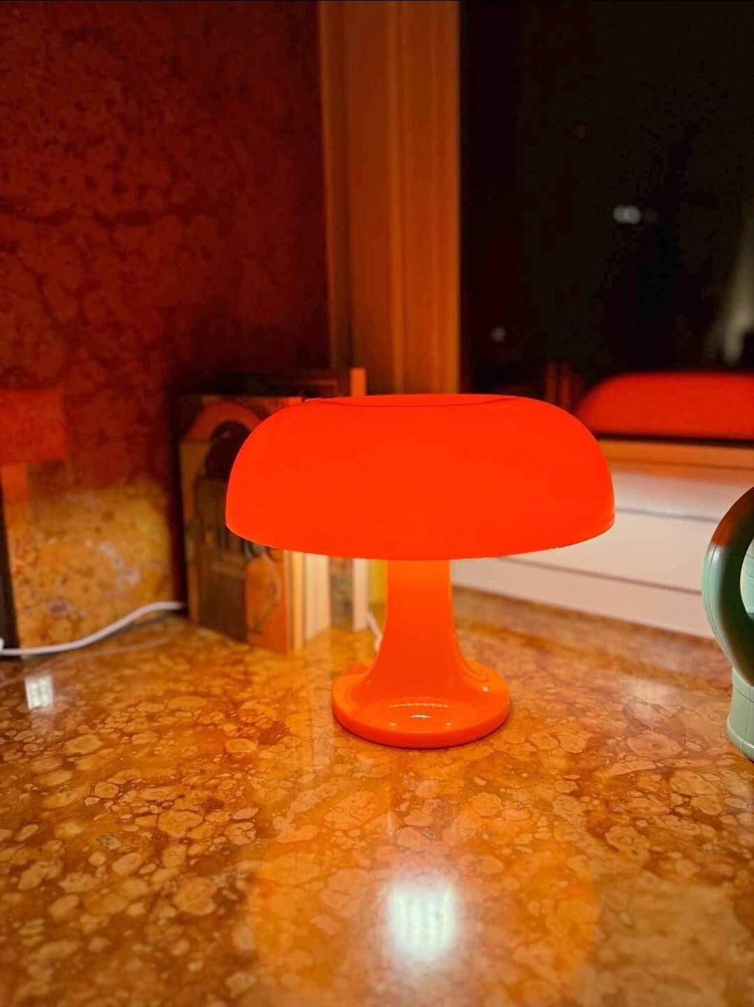 Decorative table lamp in the shape of a mushroom.