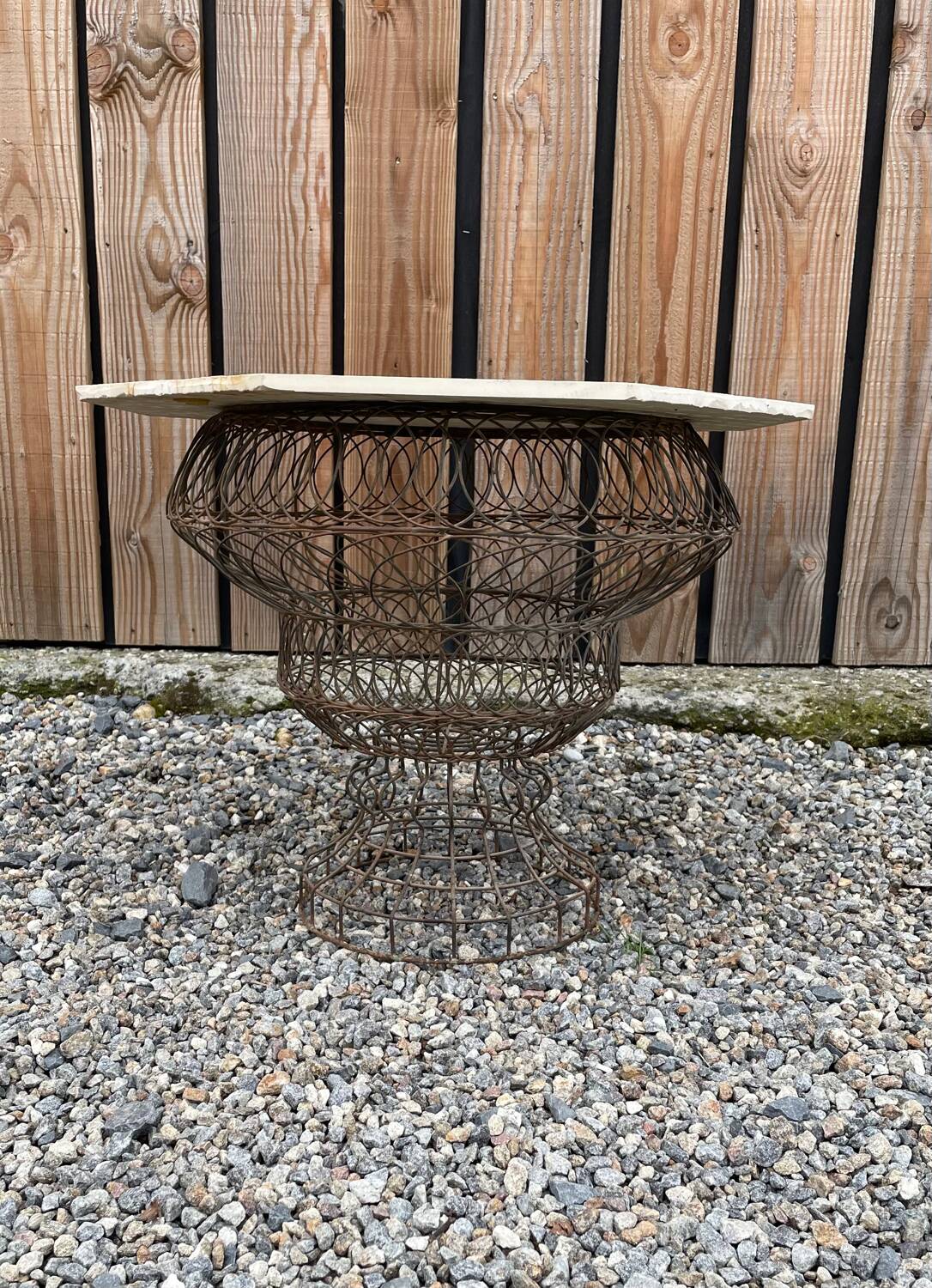 Table/jardinière table en fil de fer