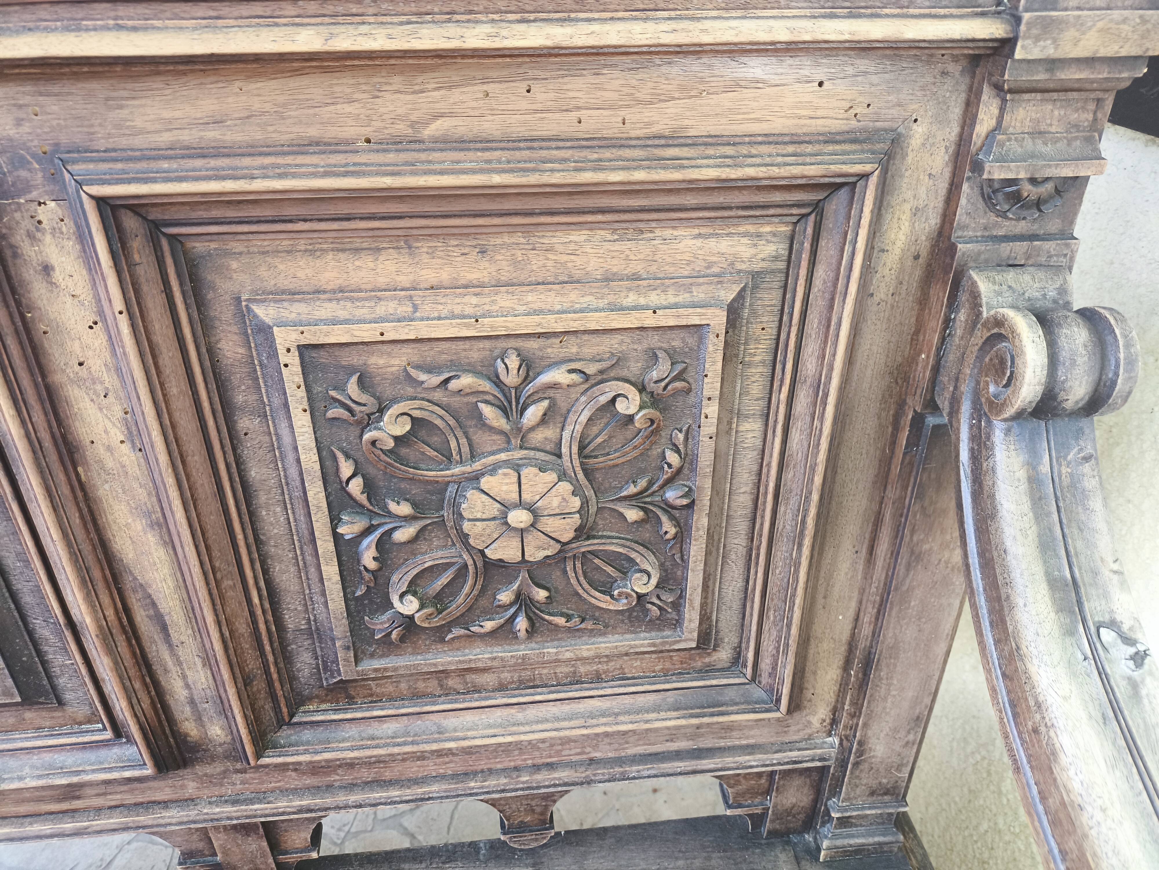 Banquette-coffre ancienne style Henri II / Néo-Renaissance en bois sculpté