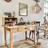 Farm table