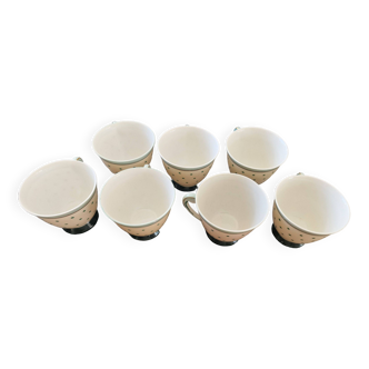 Lot de tasses, assiettes porcelaine à pois