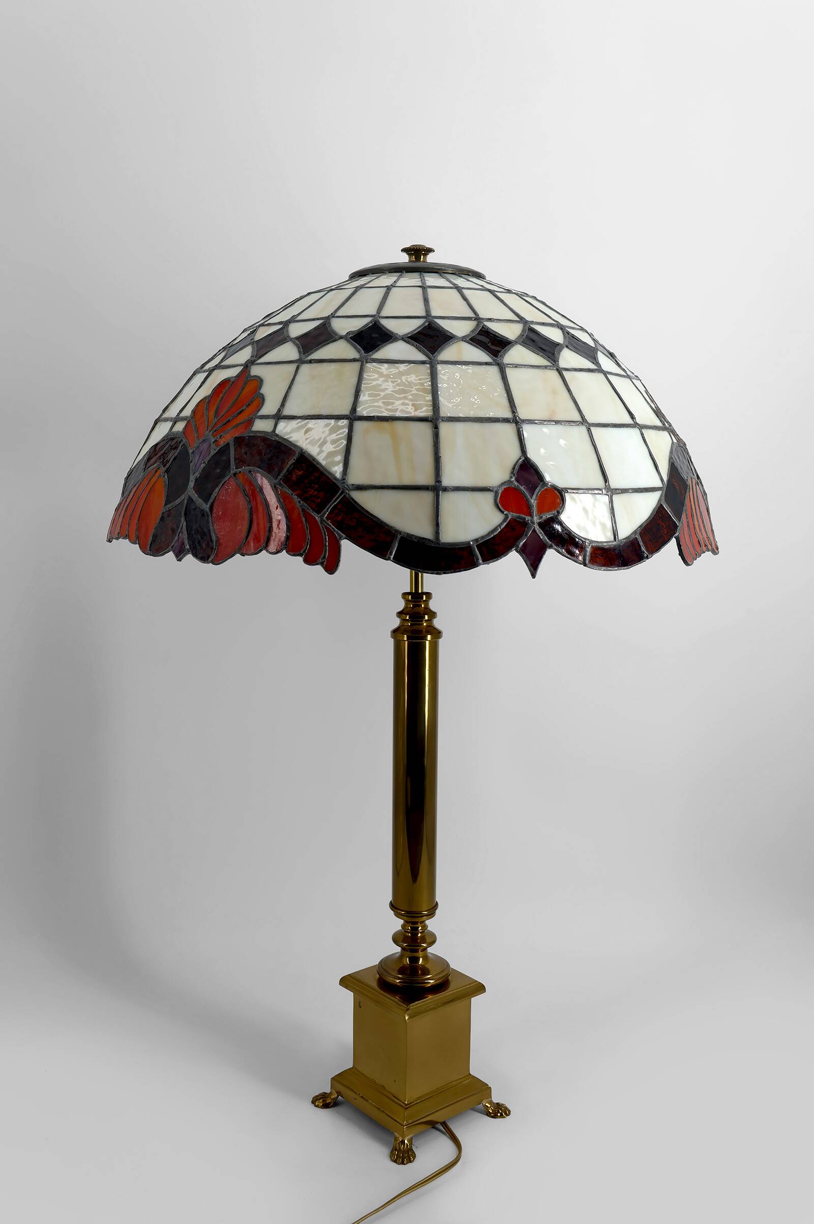 Important Tiffany-style lamp, bronze and stained glass – 20th century