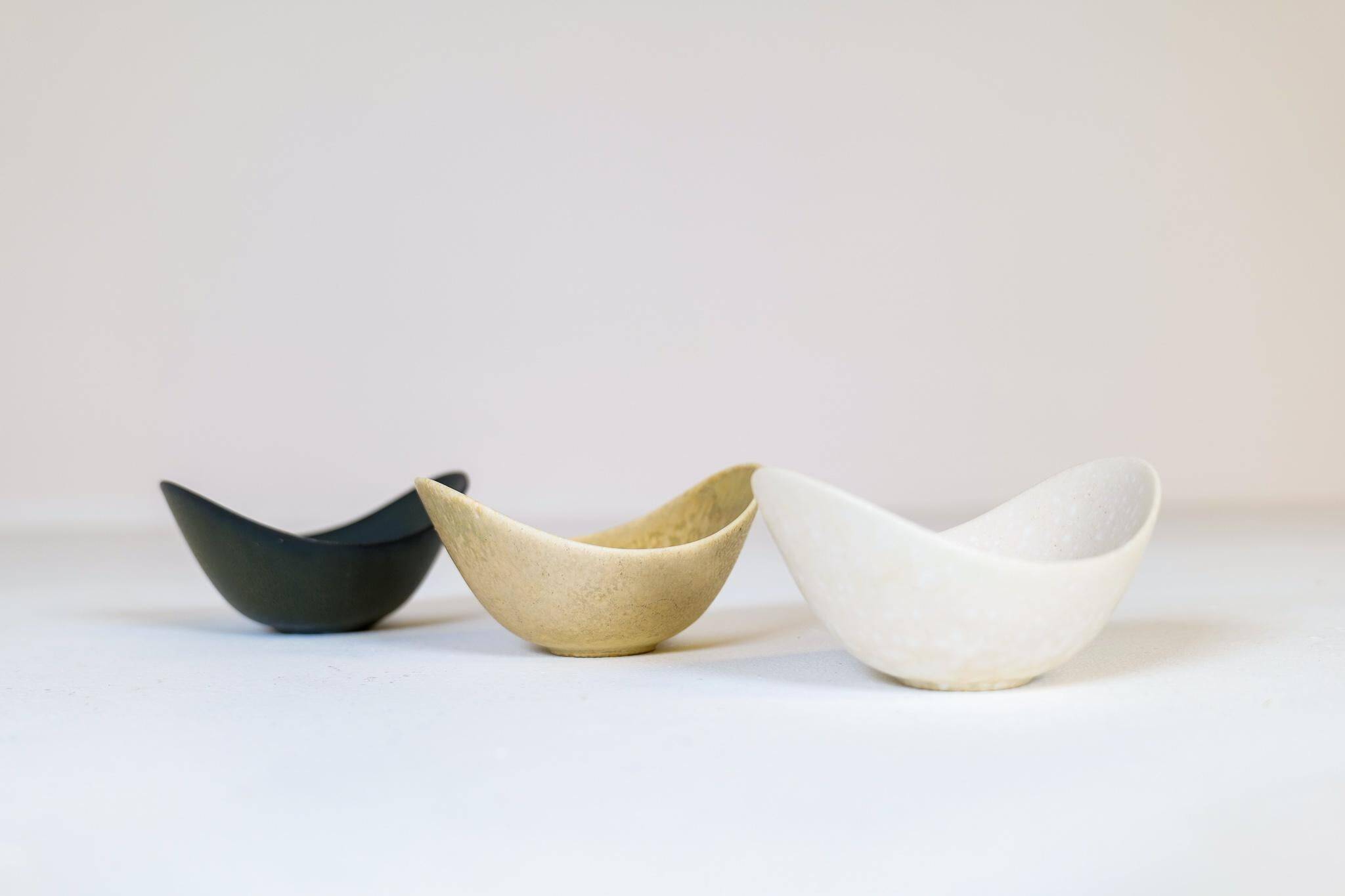 Mid-century modern ceramic set of 3 bowls by Gunnar Nylund, Rörstrand, Sweden.