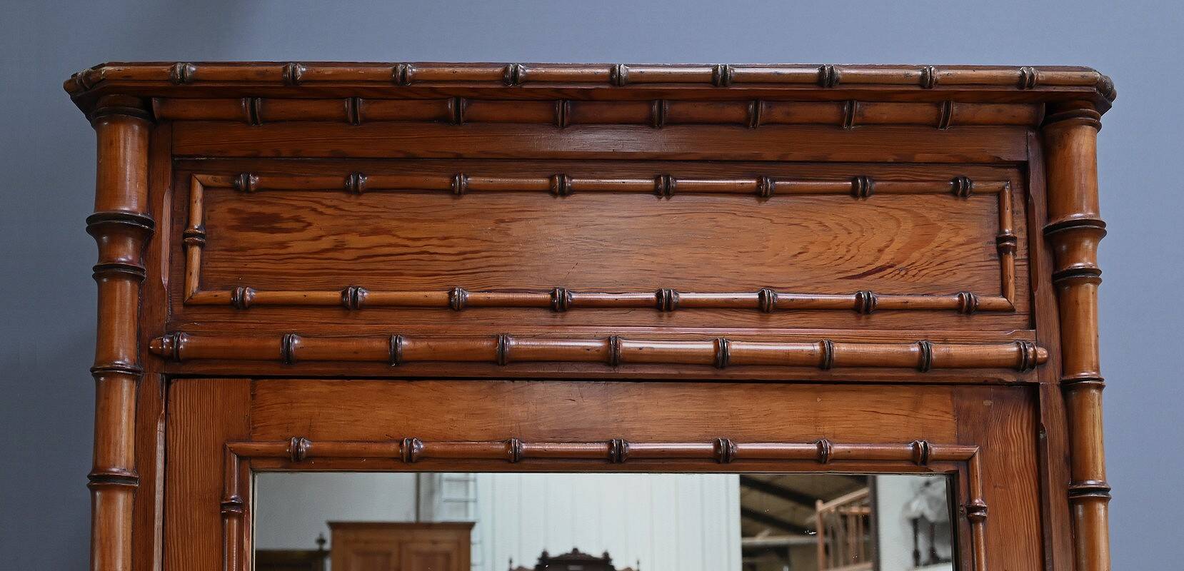 Armoire à Glace en Pitchpin esprit Bambou, Art Nouveau – Début XXème