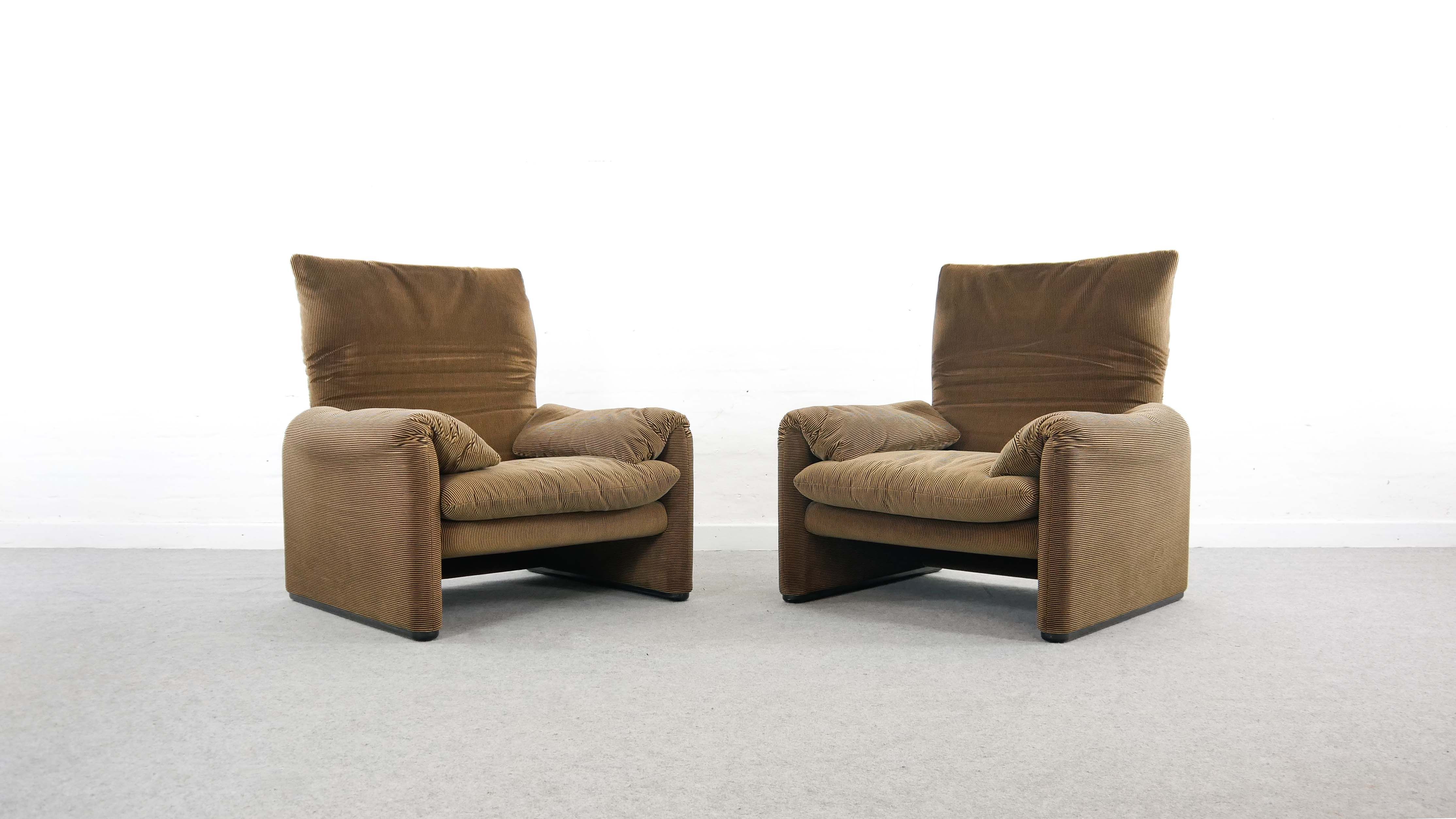 Pair of Maralunga Lounge Chairs by Vico Magistretti for Cassina, Italy