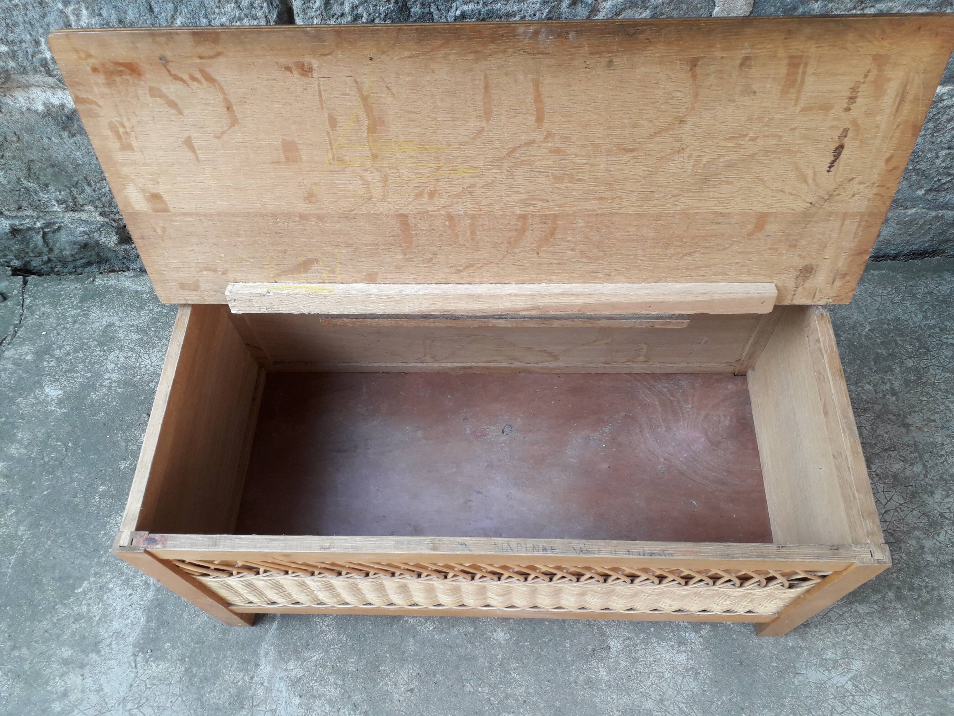 Coffre vintage en bois et rotin