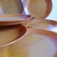 Lot de 9 assiettes marron opaline vintage