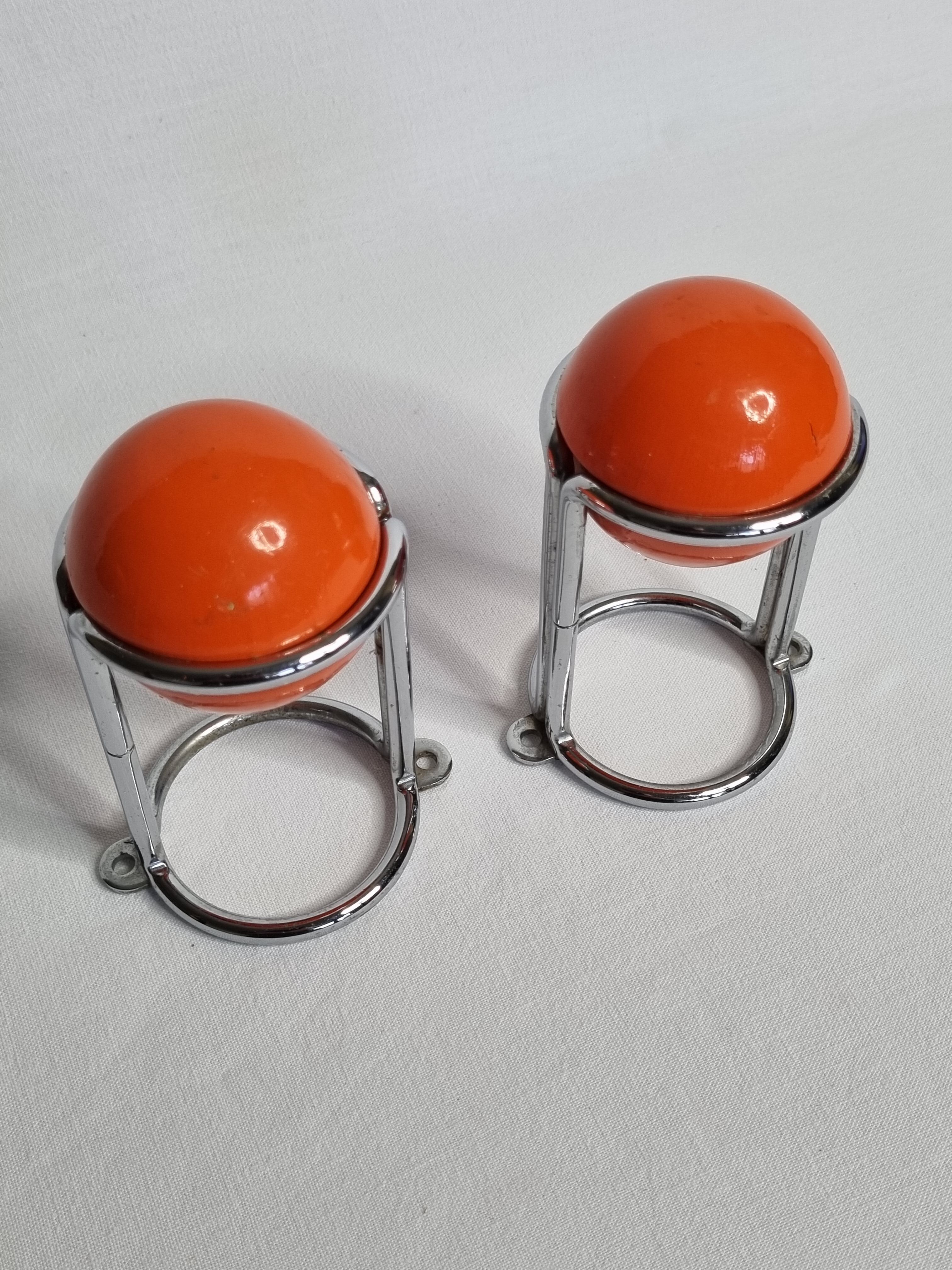 “Space Age” wall coat rack, two spherical coat hooks