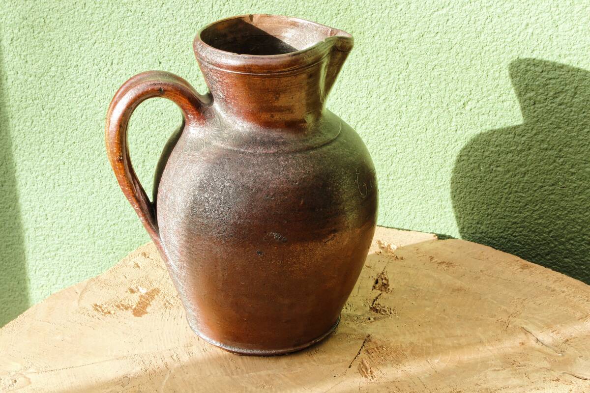 Large stoneware jug with a family name pattern, 1912