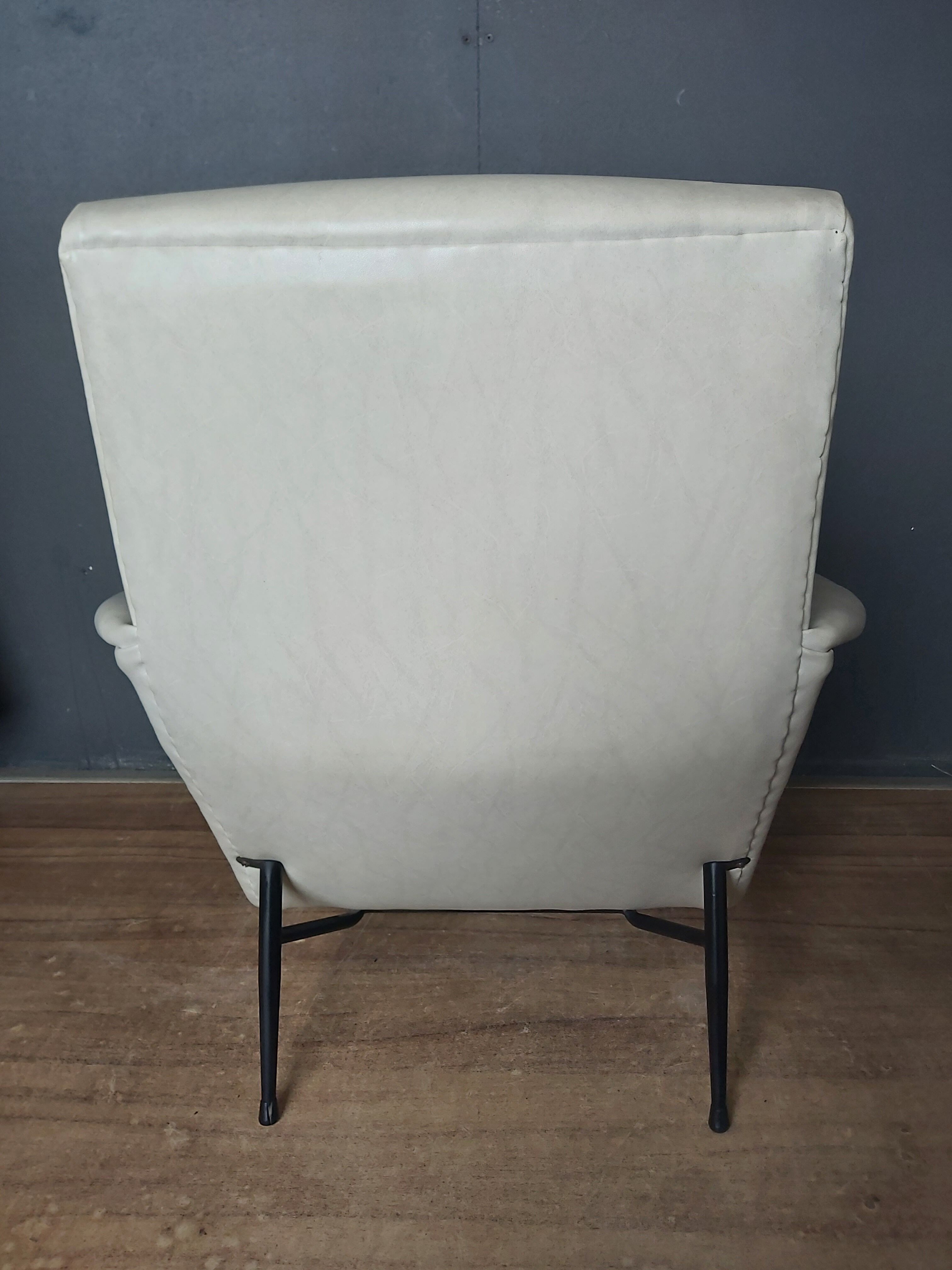 Fauteuil skaï années 50