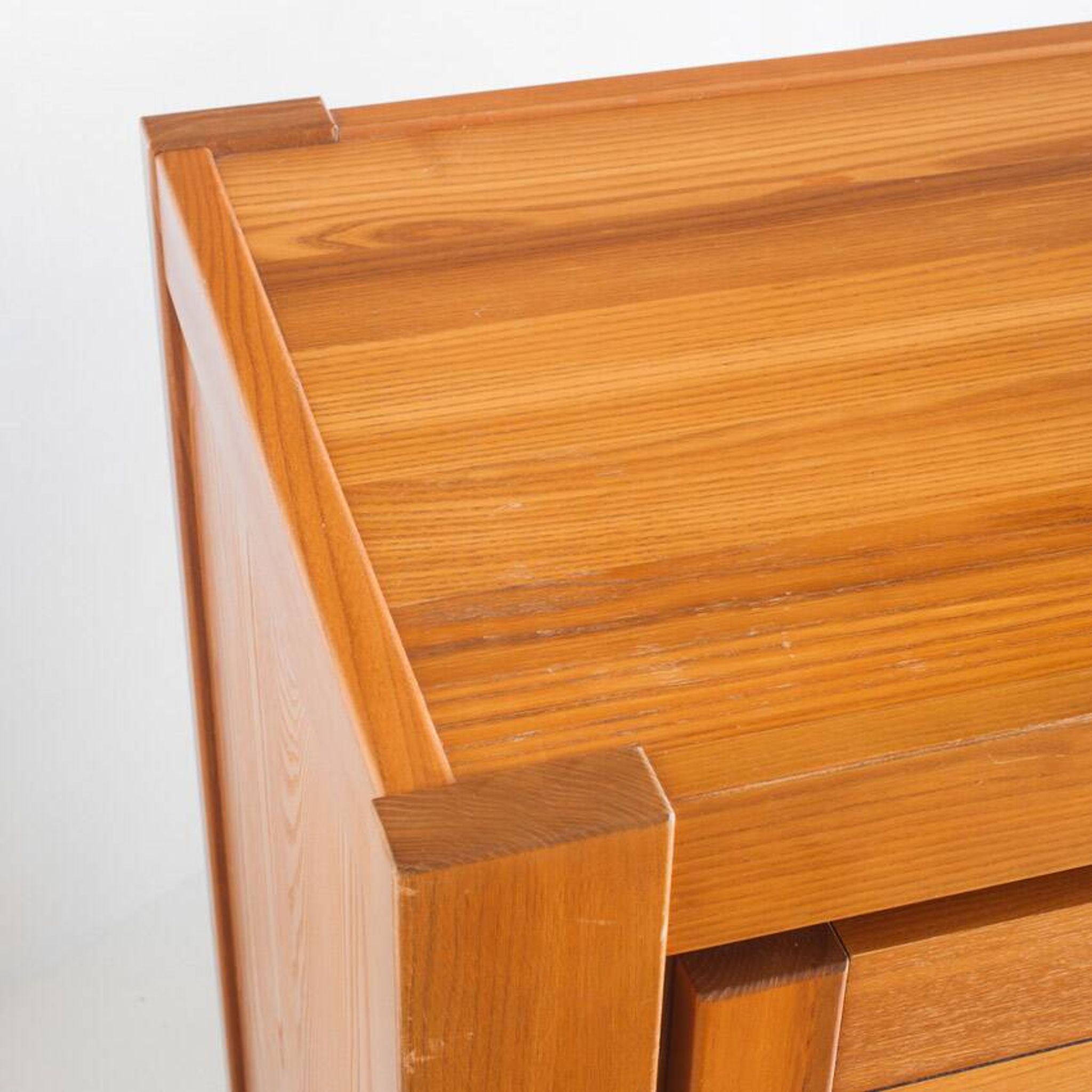 Vintage sideboard in elm wood. Edition by Simat. France 1970s.