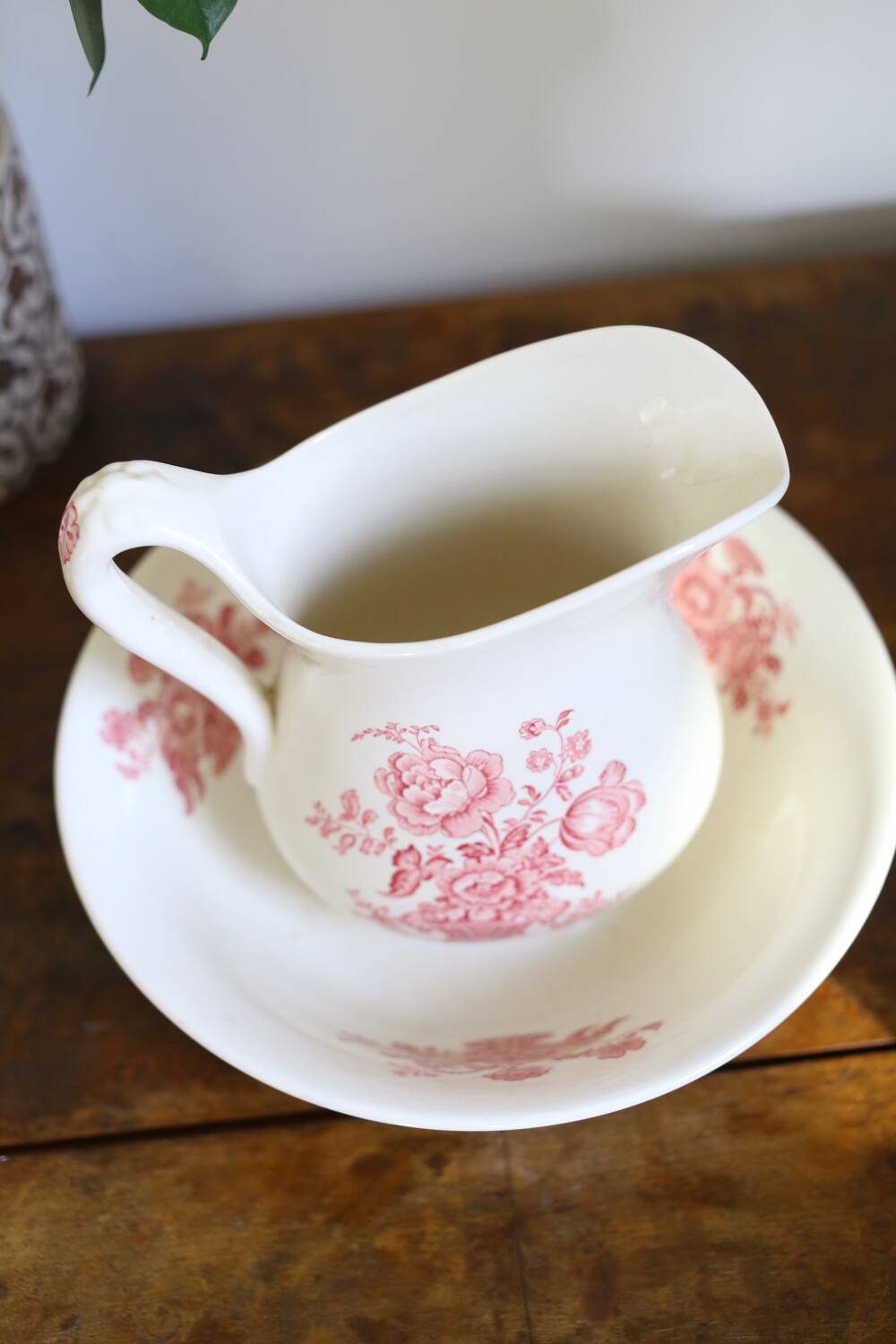 Toilet set (pitcher and basin) in earthenware from the Crown Devon factory