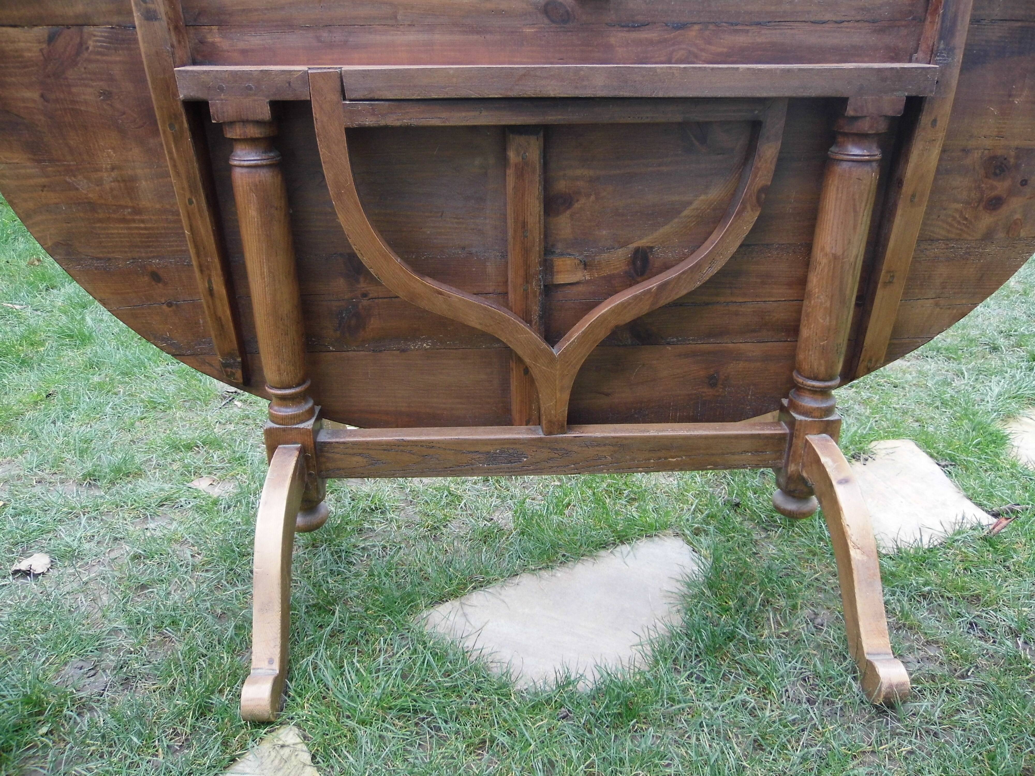 Vigneron table oval table swivel tray