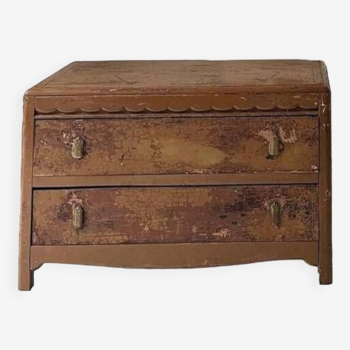 Old chest of drawers with 2 drawers