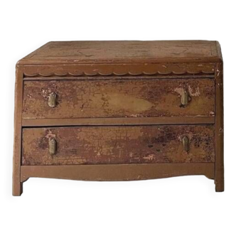Old chest of drawers with 2 drawers