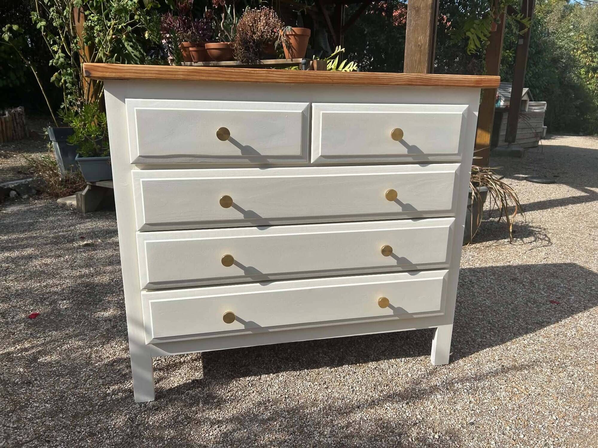 Modern chest of drawers