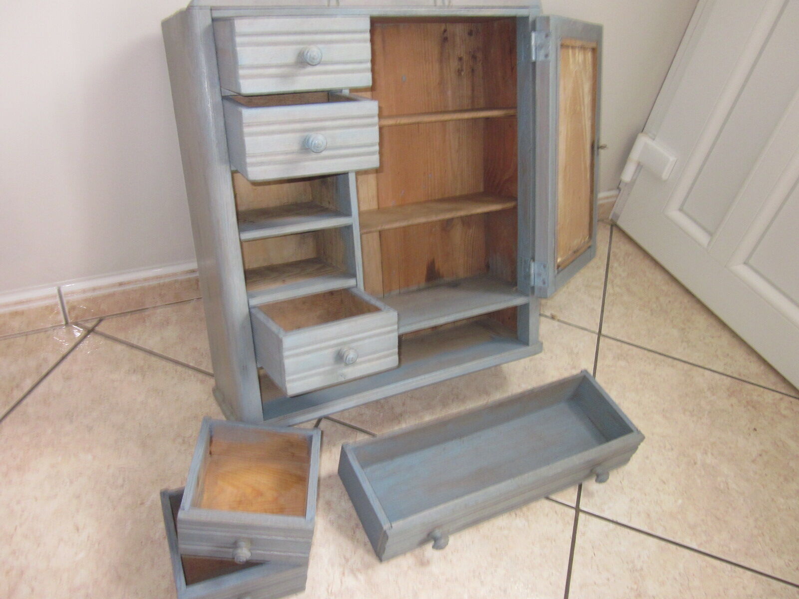Armoire de toilette ou pharmacie