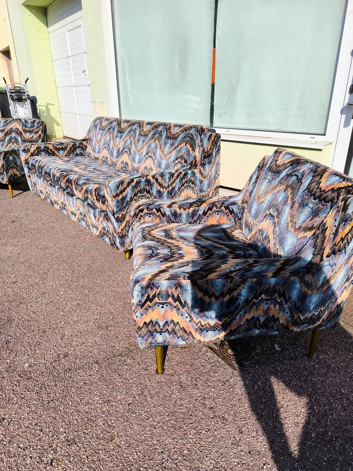 3-seater sofa + 2 vintage armchairs in multicoloured fabric retro design