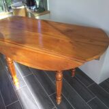 Table ovale en merisier époque Louis Philippe