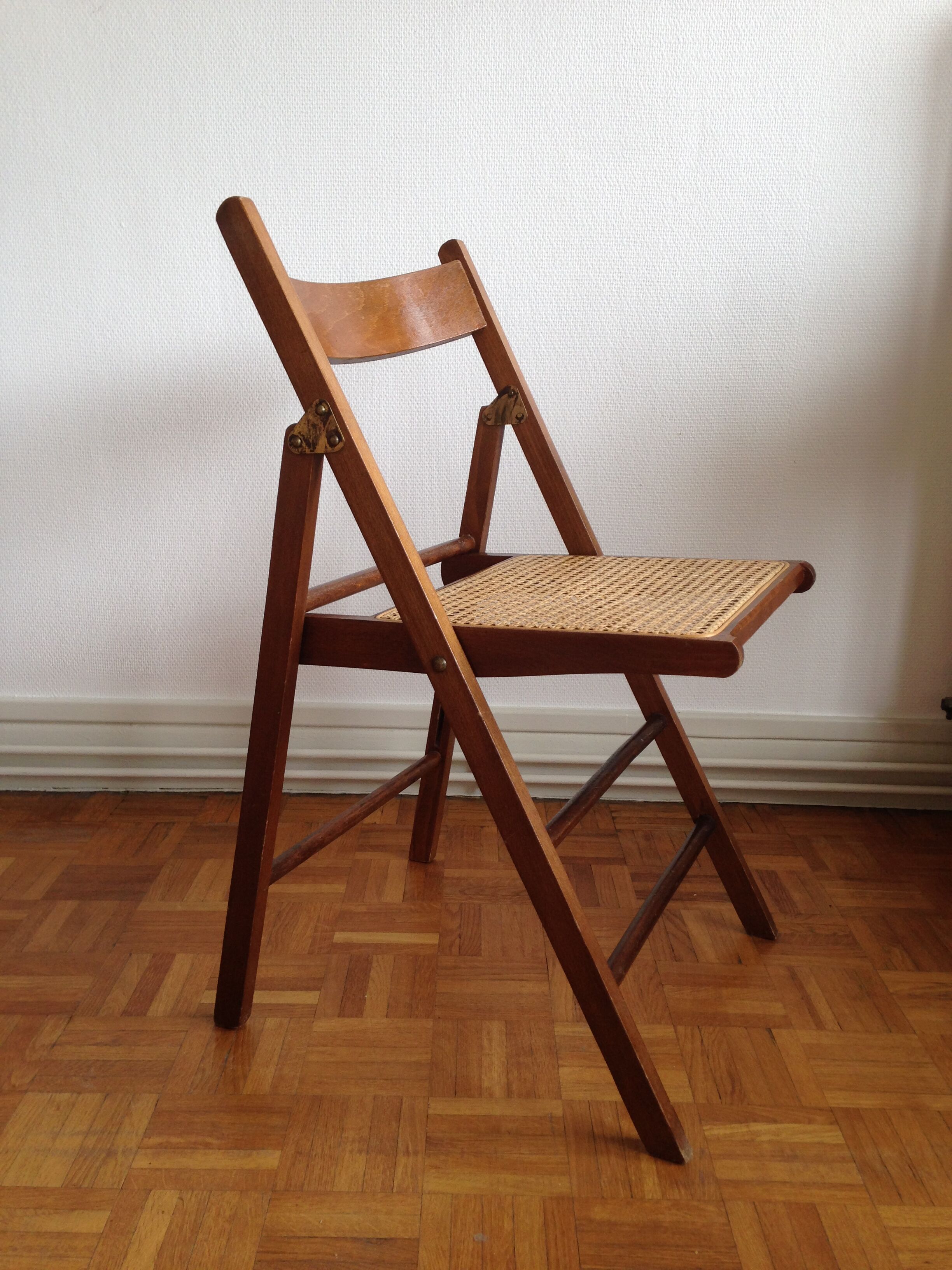 Chaise pliante cannée