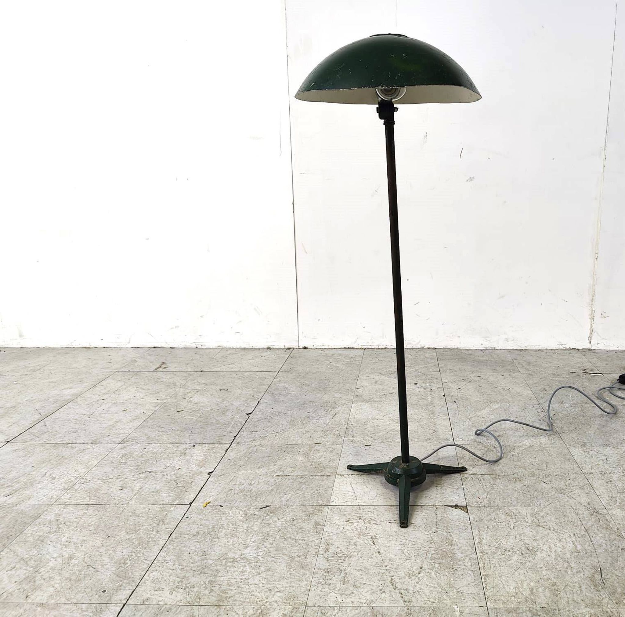 Lampadaire industriel en métal, années 1970