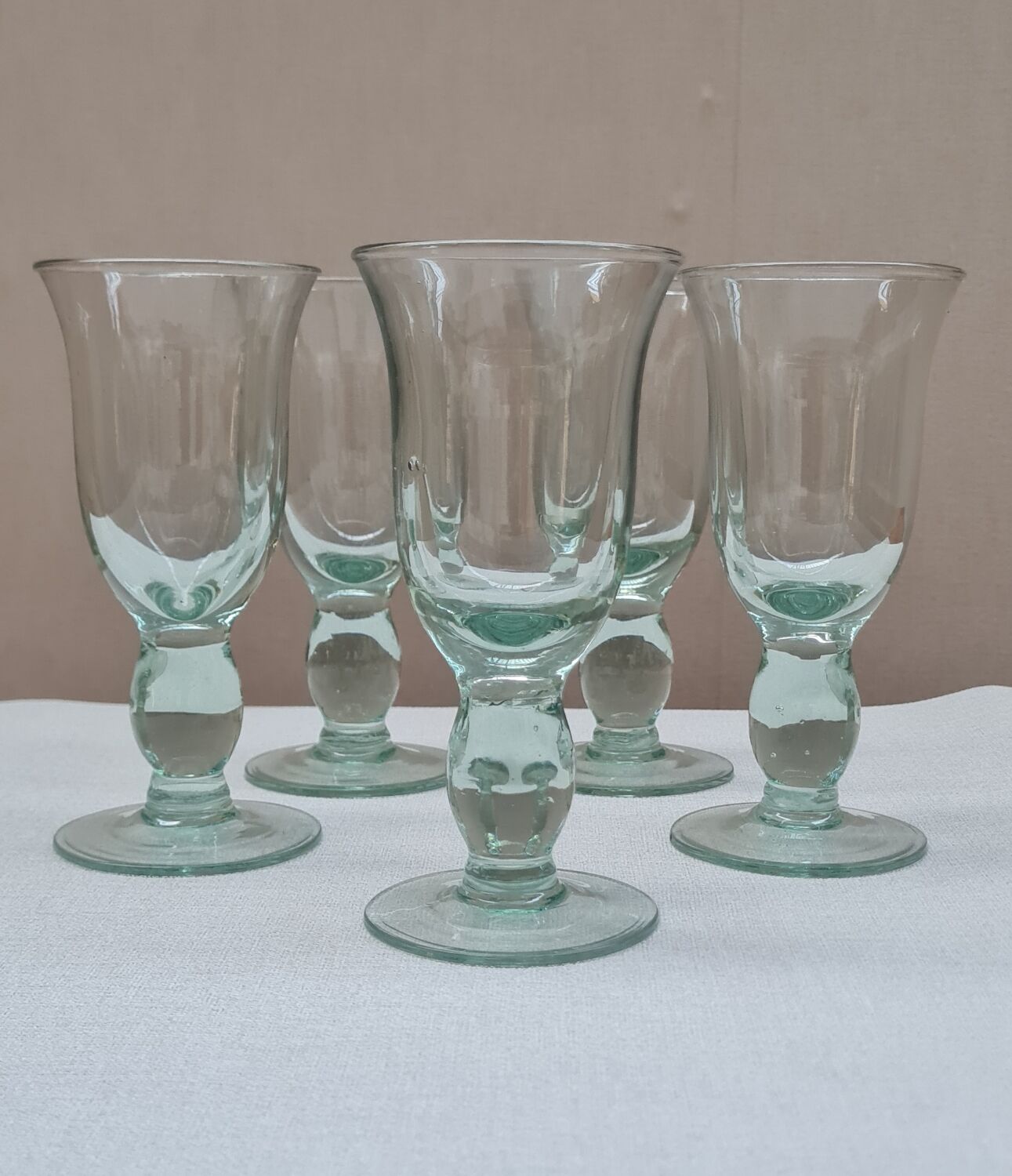 Service of 5 blown glass stemmed glasses