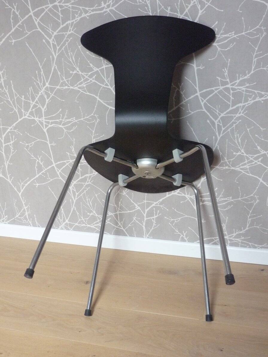 Chair model Mosquito Arne Jacobsen