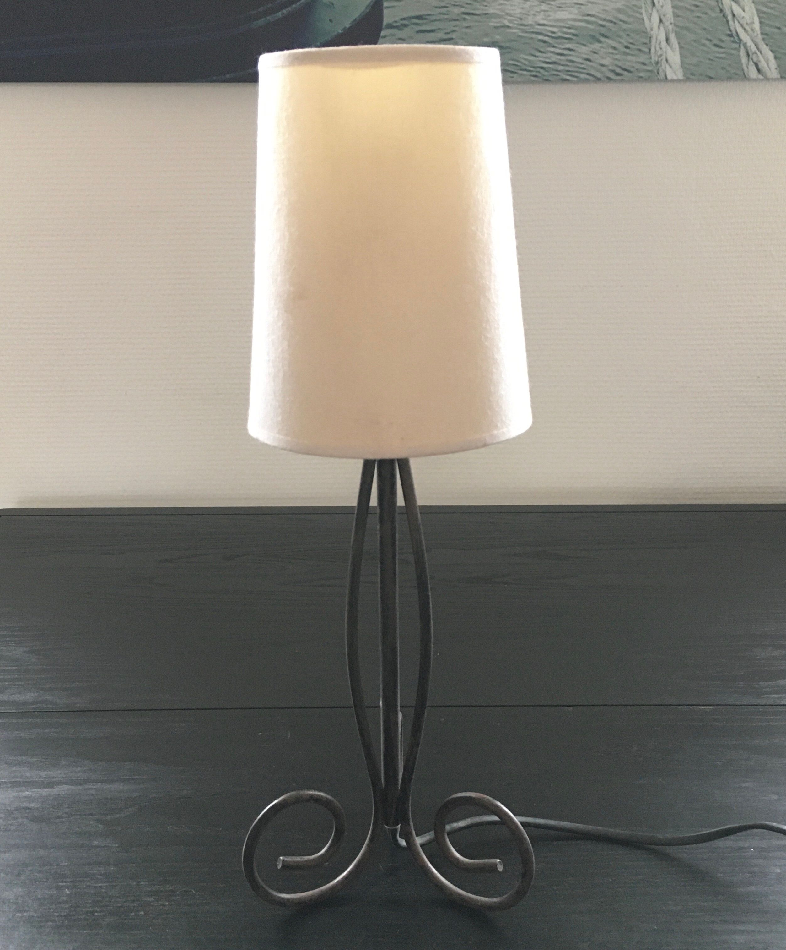Spiral foot lamp