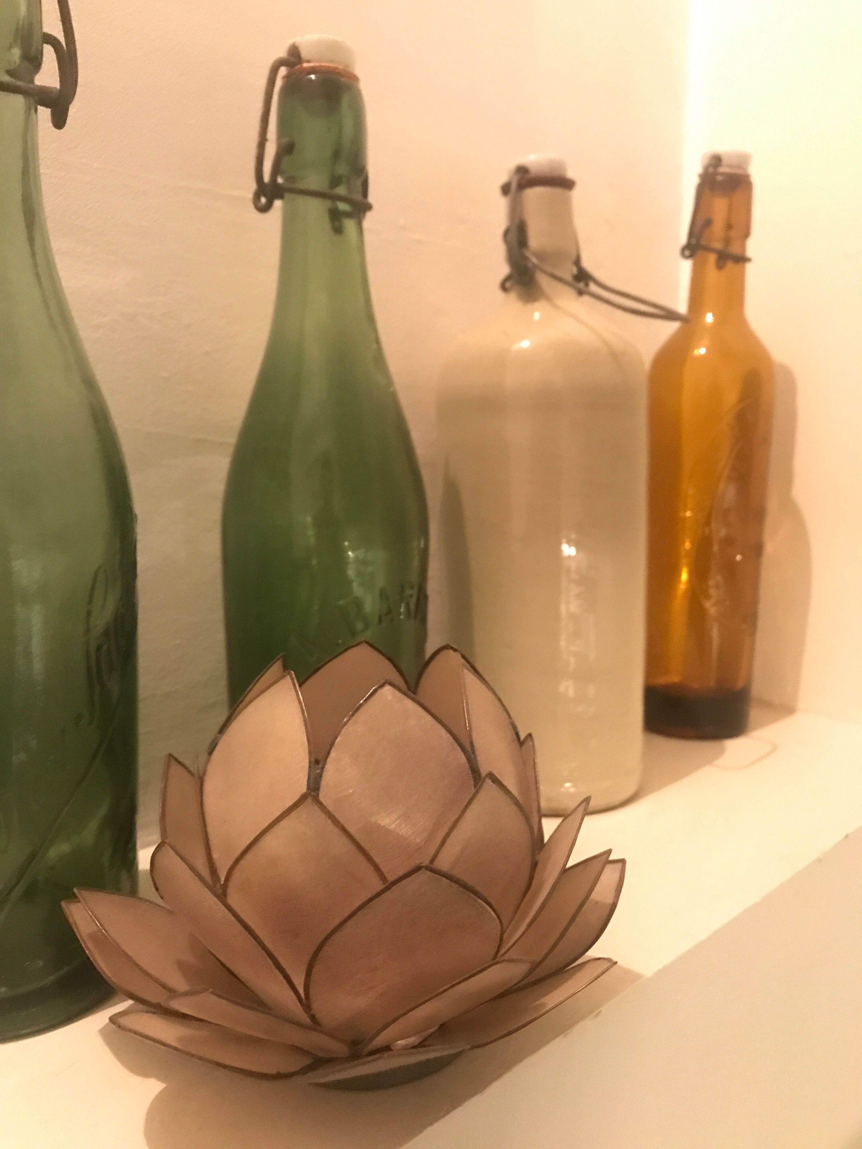 Mother-of-pearl flower and brass