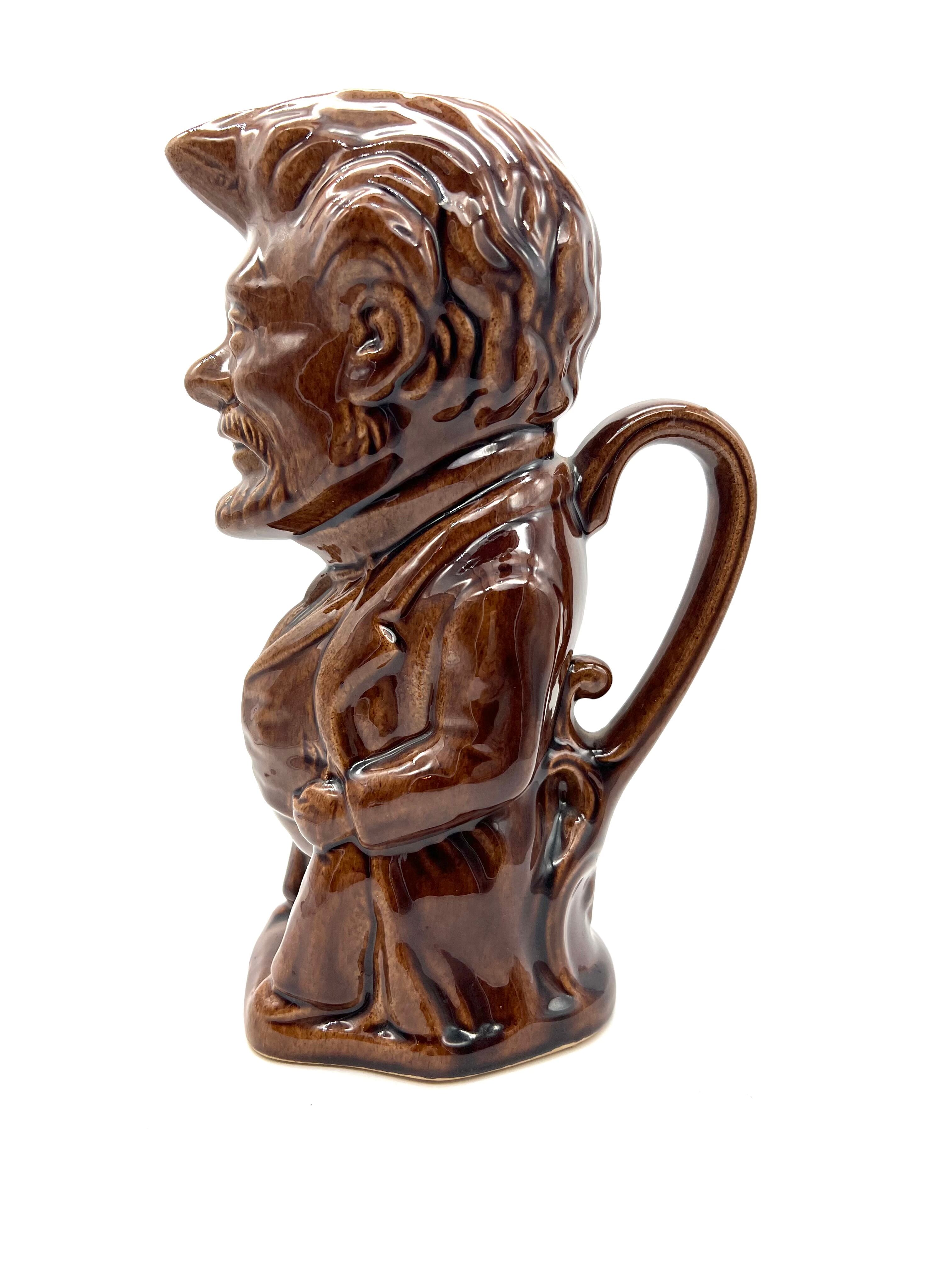 Men's slurry pitcher