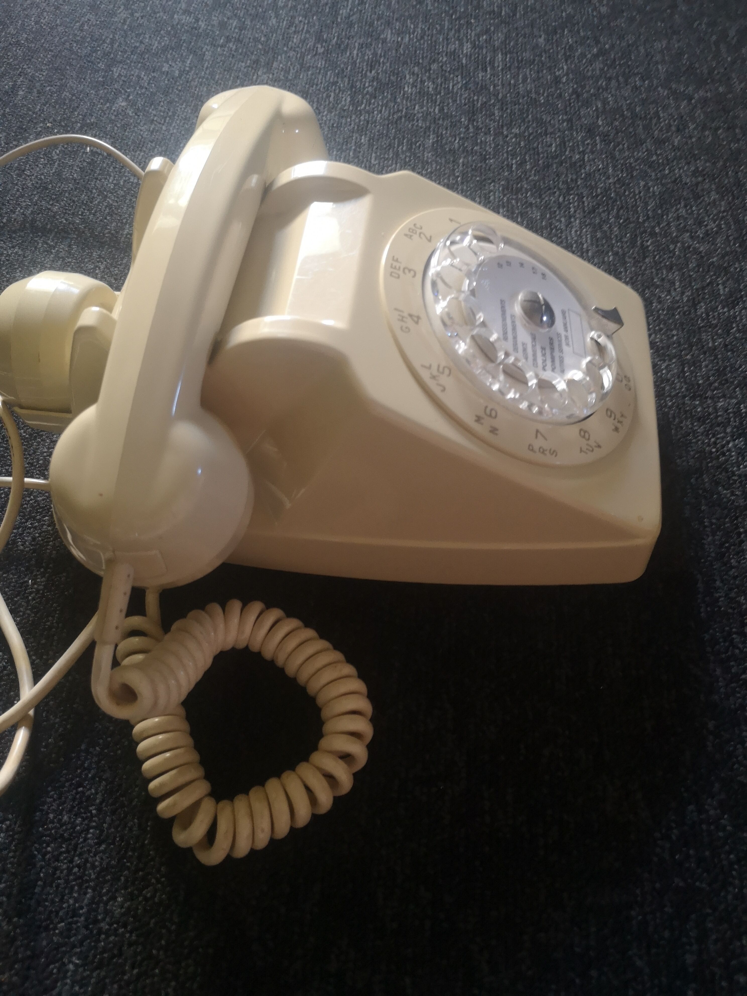 Téléphone cadran des années 70