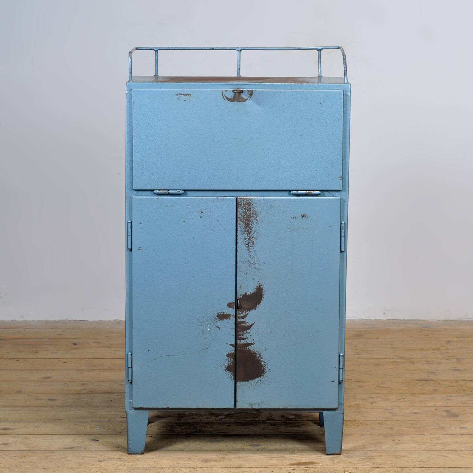 Cabinet industriel à quatre tiroirs des années 1970
