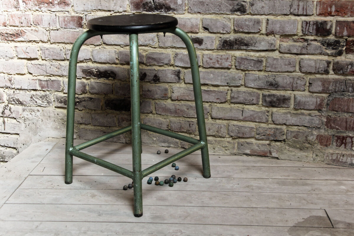Tabouret de laboratoire en bois et métal