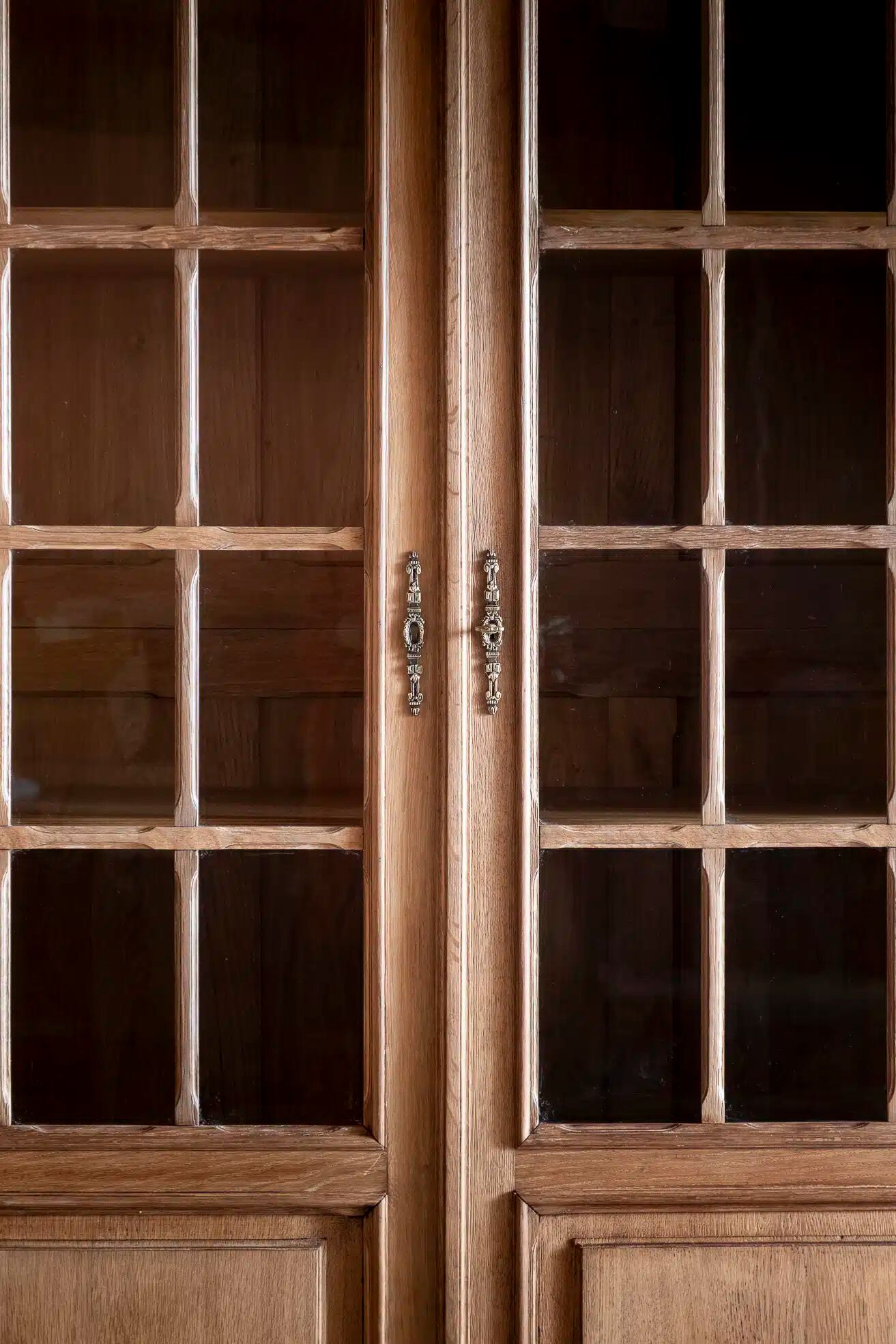 Grande vitrine en chêne « Augustine »