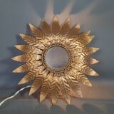 Wall lamp forming sun in gilded brass and with a mirror. Vintage 50s.