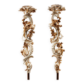 Paire de bougeoirs anciens de style baroque en bois, Italie, vers 1750