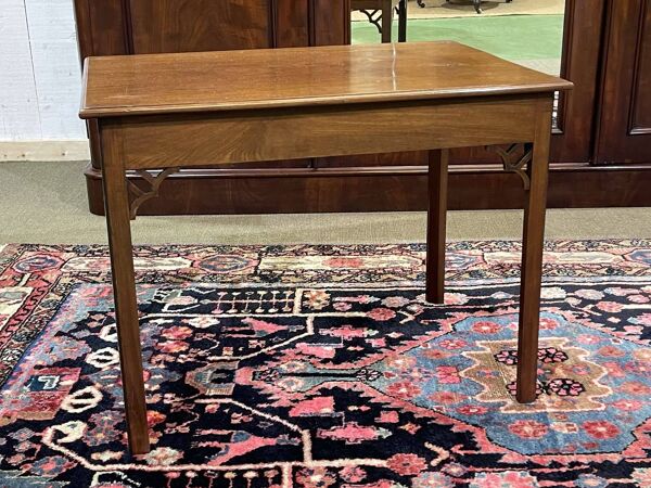 Table basse anglaise en acajou des années 1930