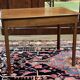 Table basse anglaise en acajou des années 1930
