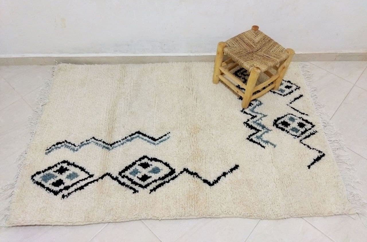 Tribal Berber carpet 165 X 104 CM