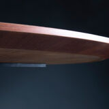 Round dining table