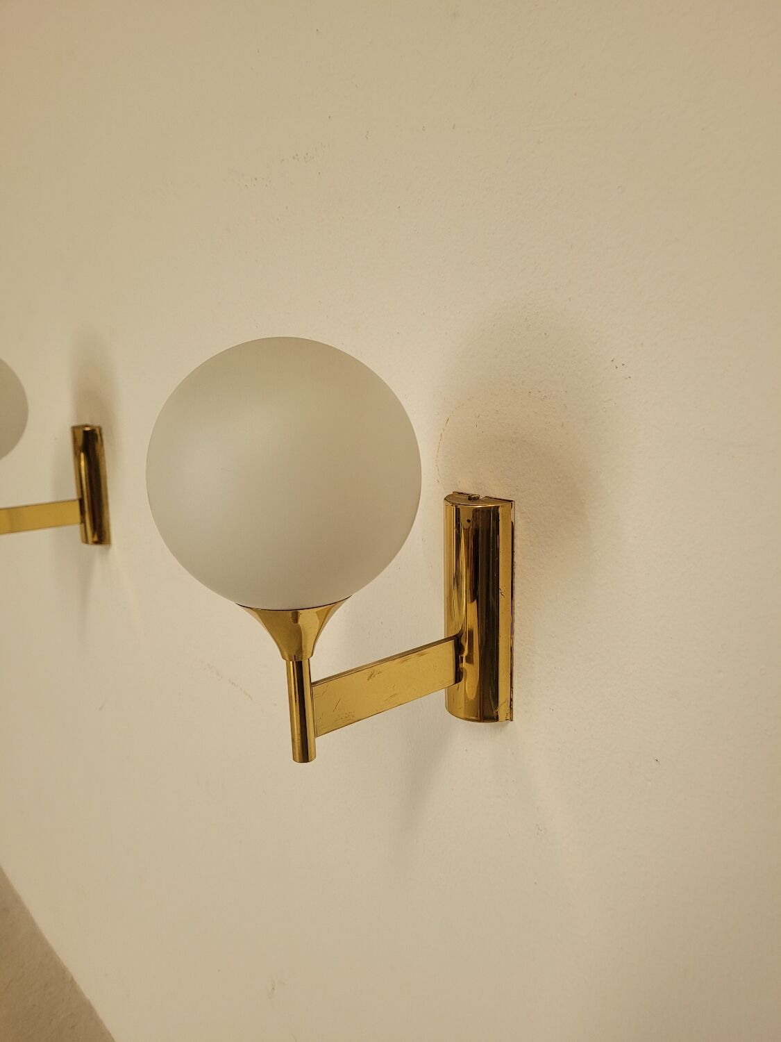 Pair of vintage wall lights in brass and glass from the 70s
