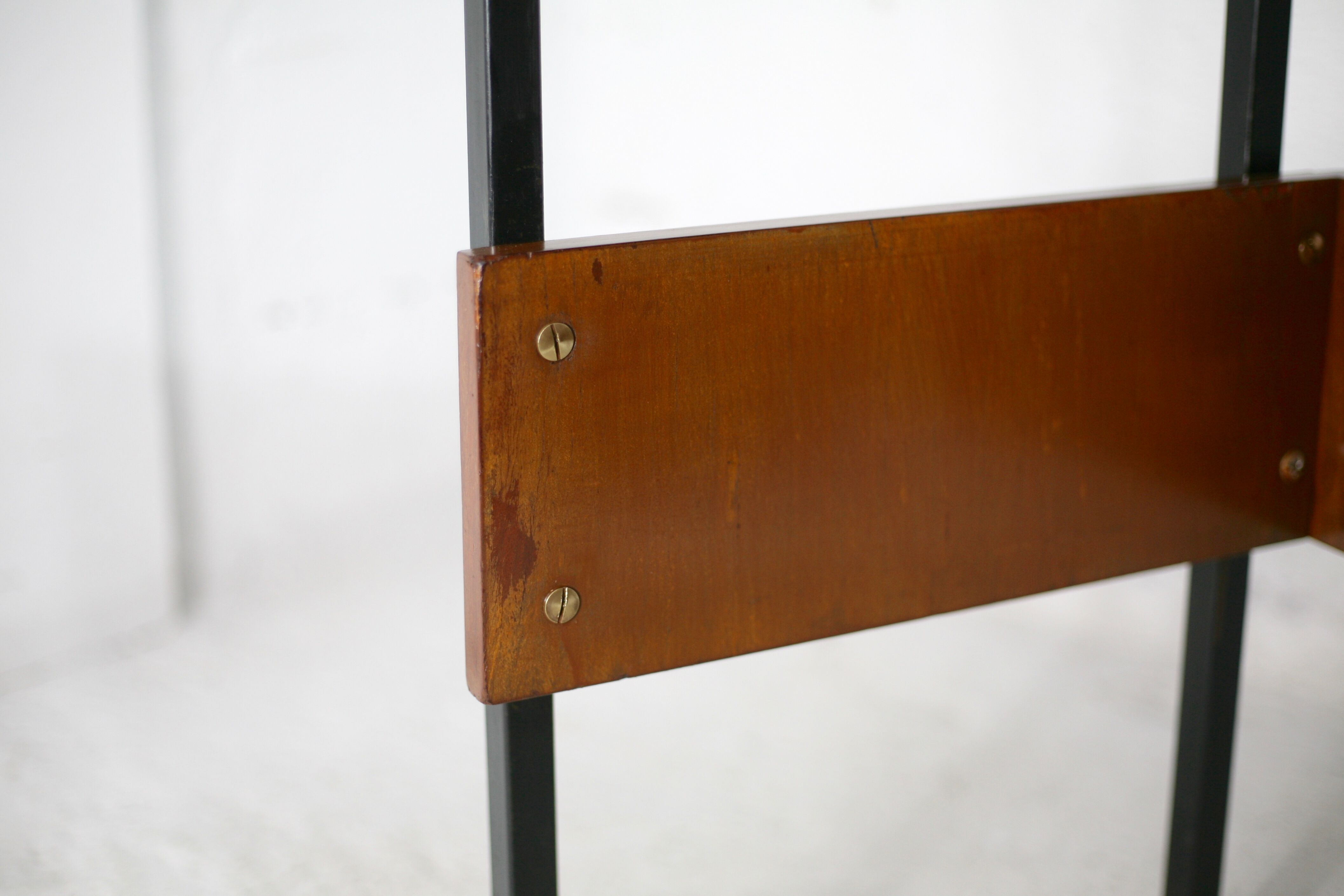 Bureau en bois léger, France, circa 1950