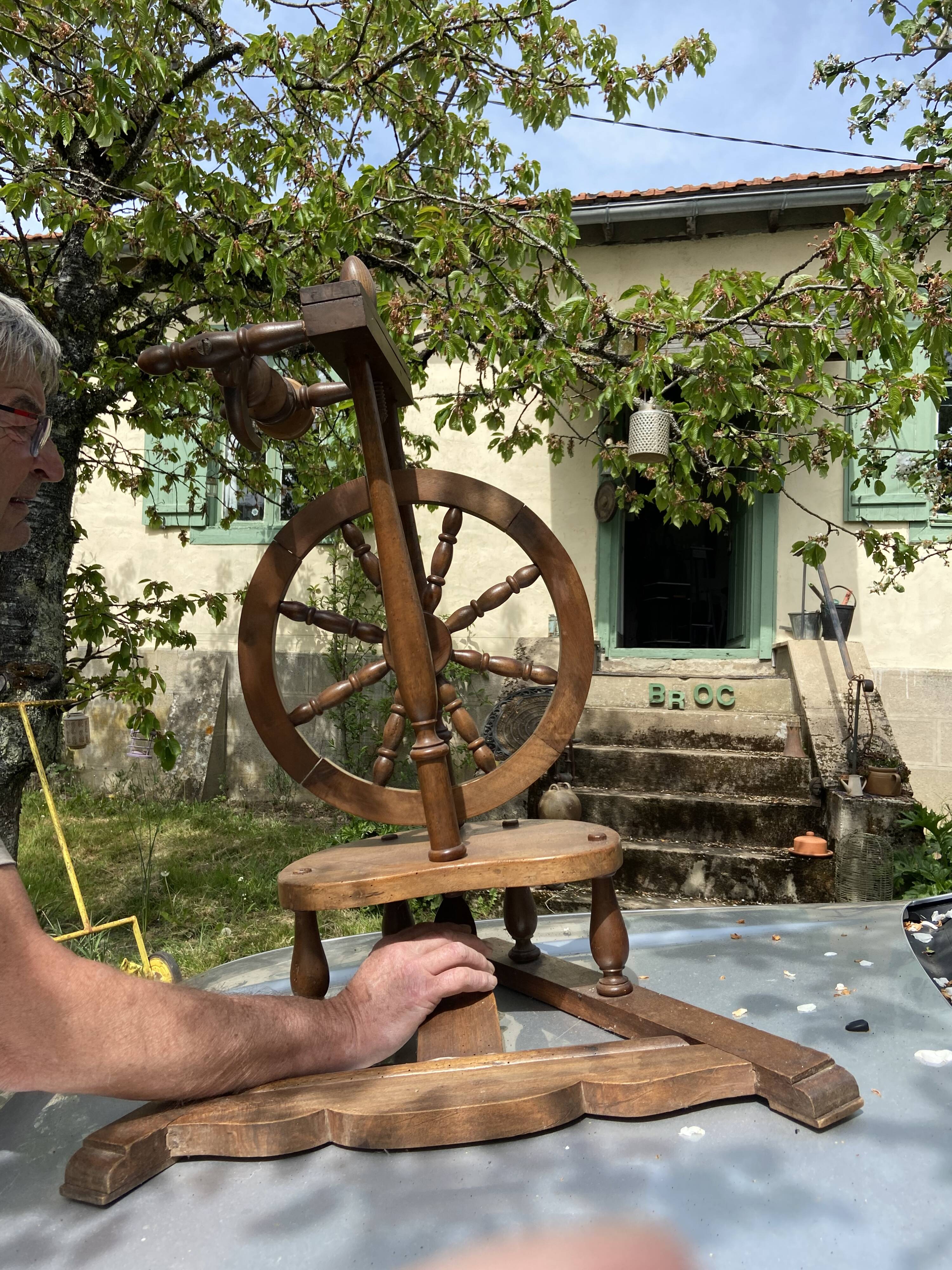 Wooden spinning wheel